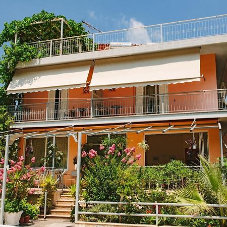 Hotel Loula Rooms And Apartments Kamena Vourla Bagian luar foto