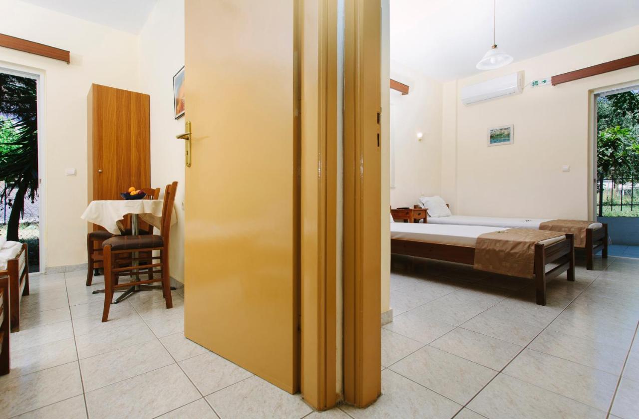 Hotel Loula Rooms And Apartments Kamena Vourla Bagian luar foto