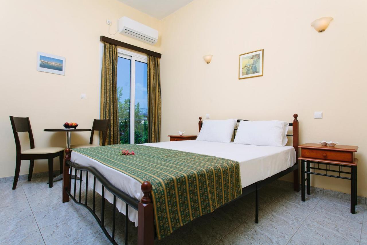 Hotel Loula Rooms And Apartments Kamena Vourla Bagian luar foto