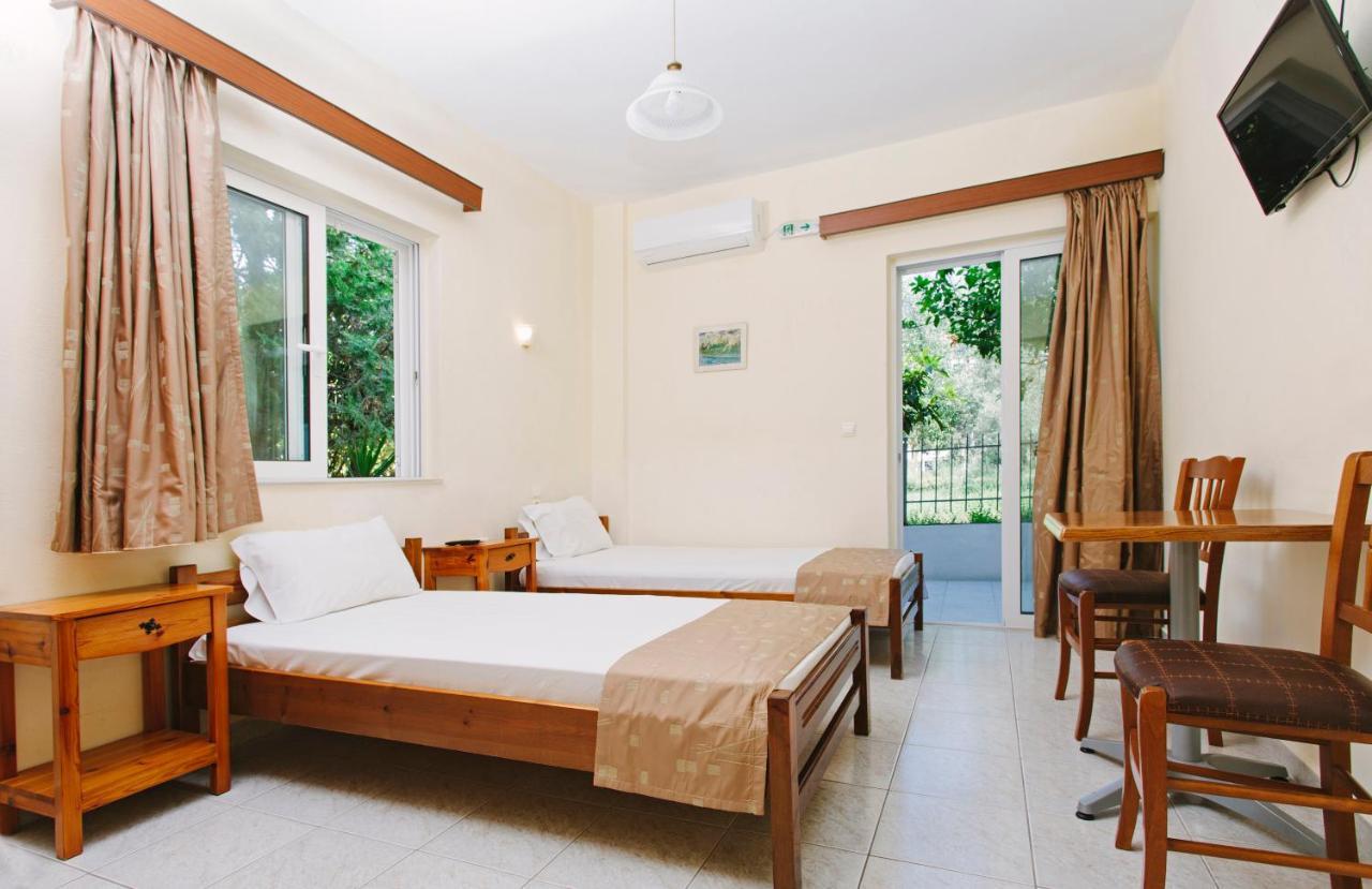 Hotel Loula Rooms And Apartments Kamena Vourla Bagian luar foto