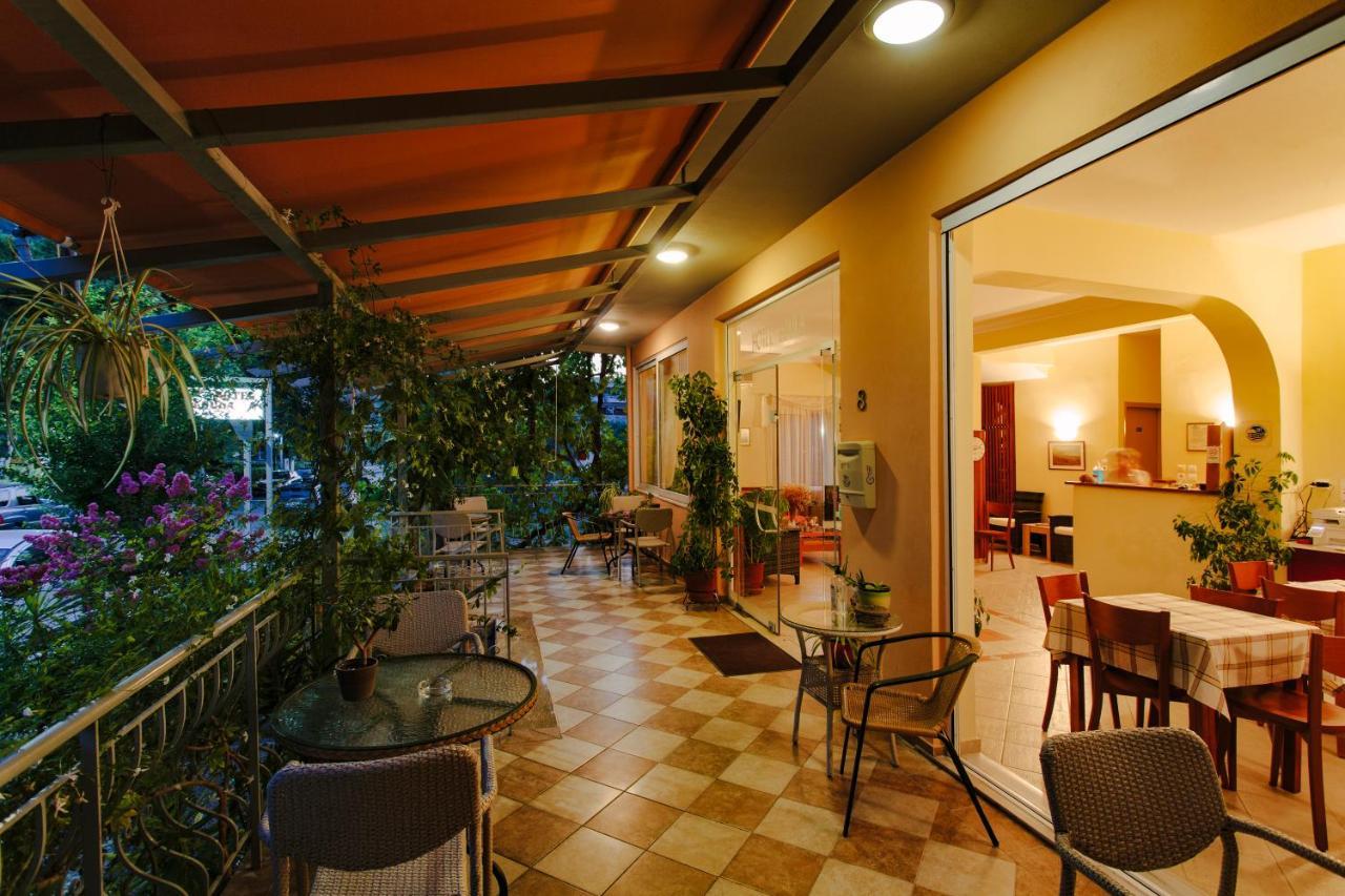 Hotel Loula Rooms And Apartments Kamena Vourla Bagian luar foto