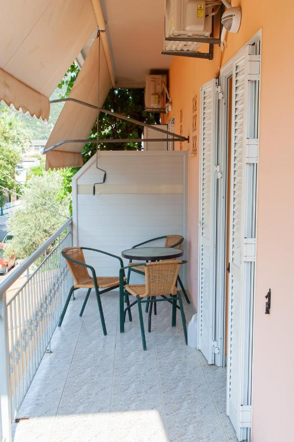 Hotel Loula Rooms And Apartments Kamena Vourla Bagian luar foto