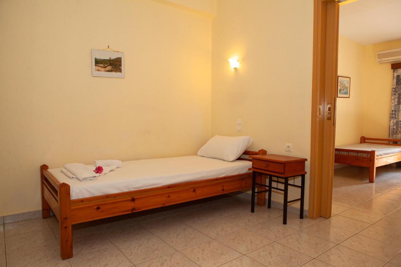 Hotel Loula Rooms And Apartments Kamena Vourla Bagian luar foto