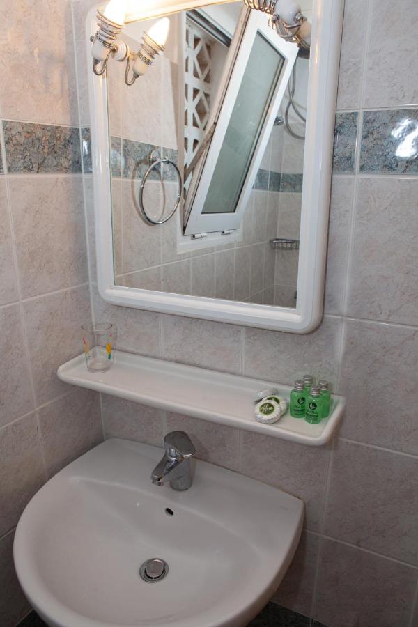 Hotel Loula Rooms And Apartments Kamena Vourla Bagian luar foto