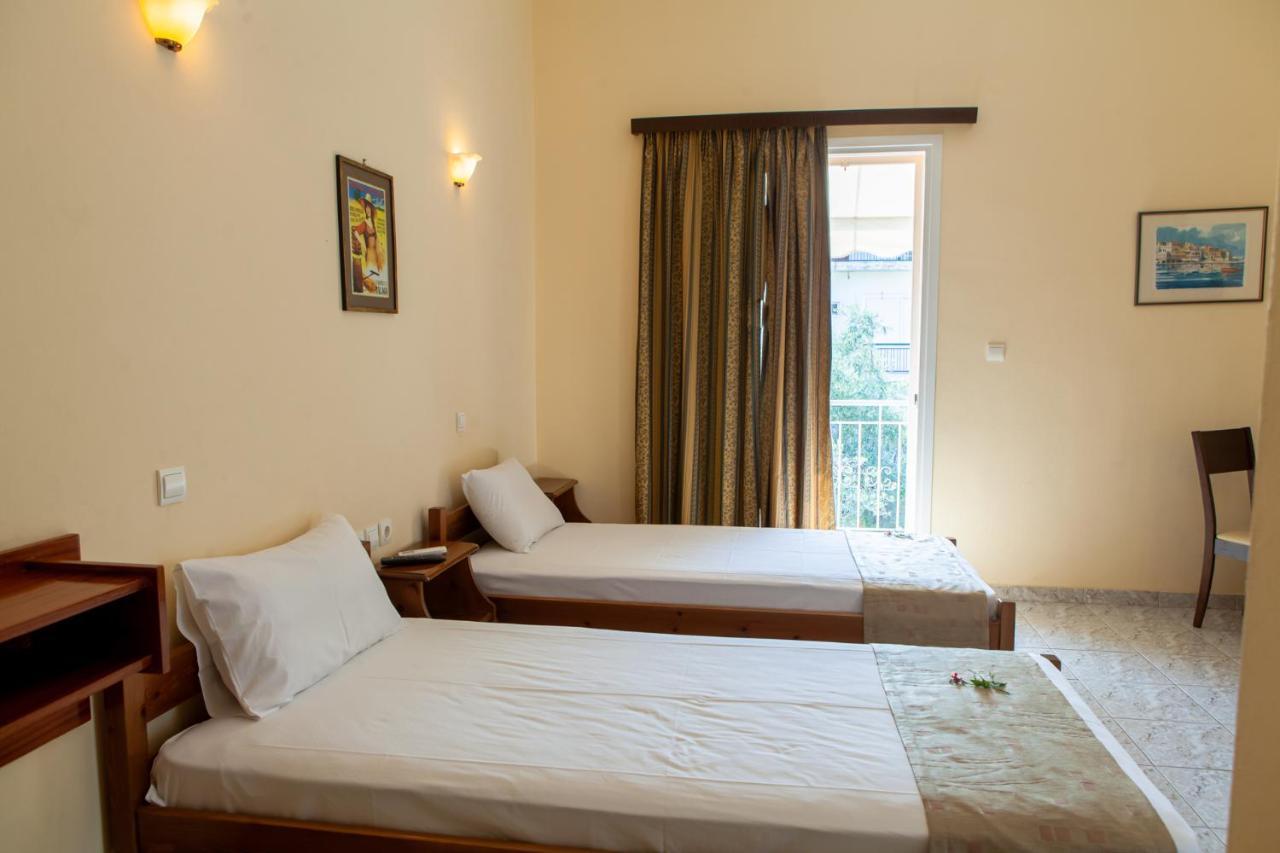 Hotel Loula Rooms And Apartments Kamena Vourla Bagian luar foto