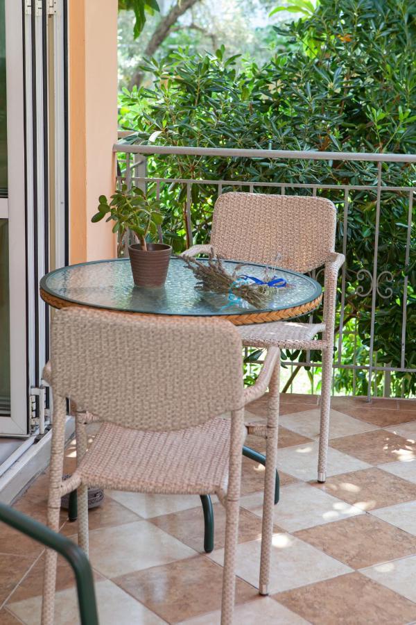 Hotel Loula Rooms And Apartments Kamena Vourla Bagian luar foto