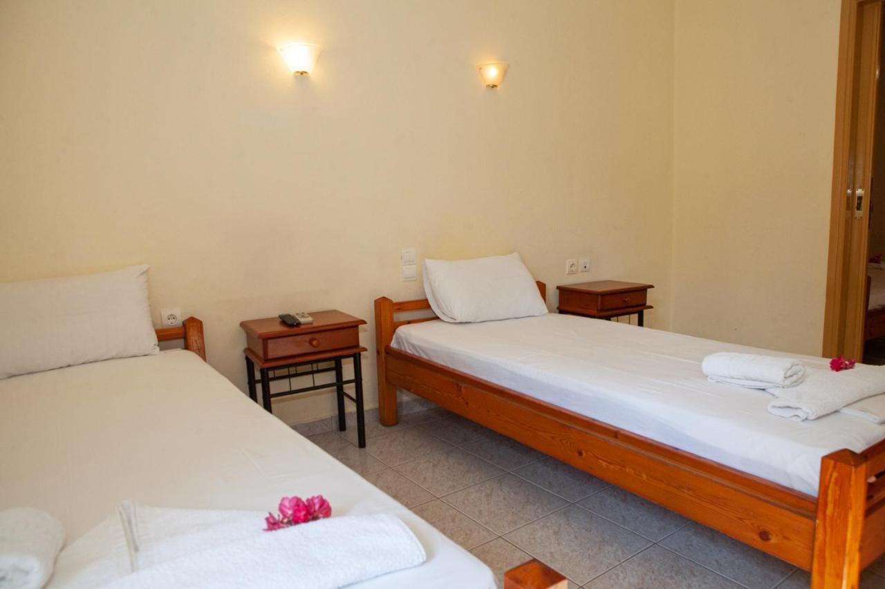 Hotel Loula Rooms And Apartments Kamena Vourla Bagian luar foto