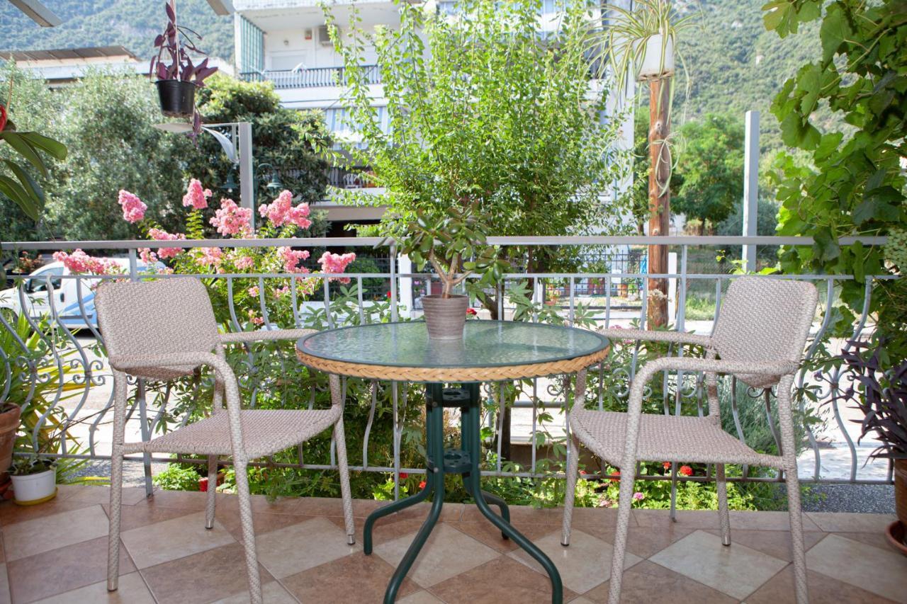 Hotel Loula Rooms And Apartments Kamena Vourla Bagian luar foto