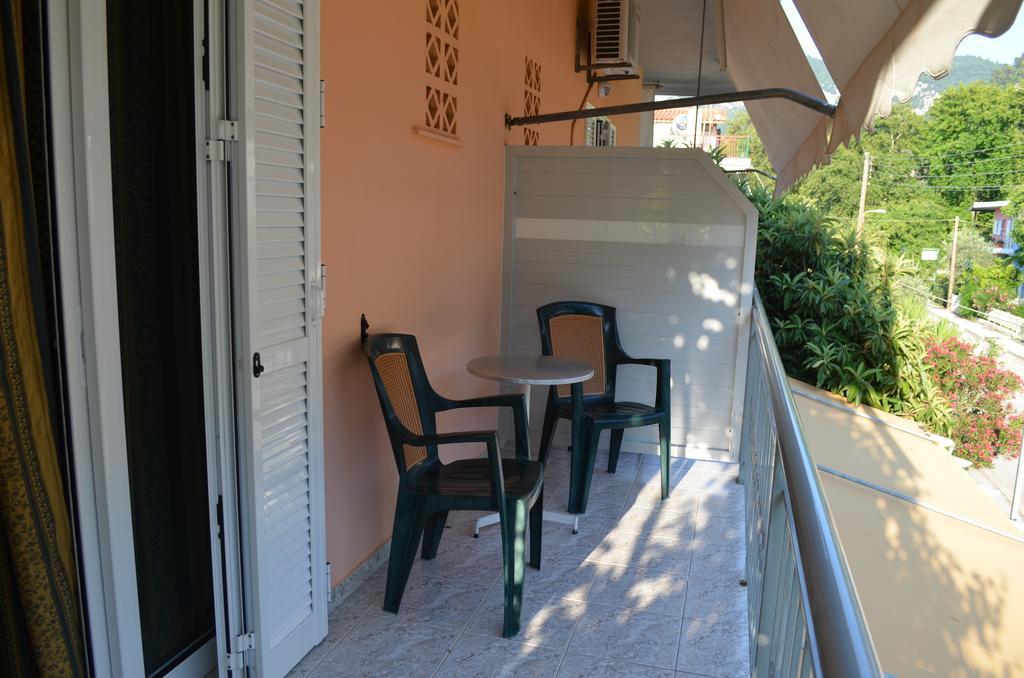 Hotel Loula Rooms And Apartments Kamena Vourla Bagian luar foto