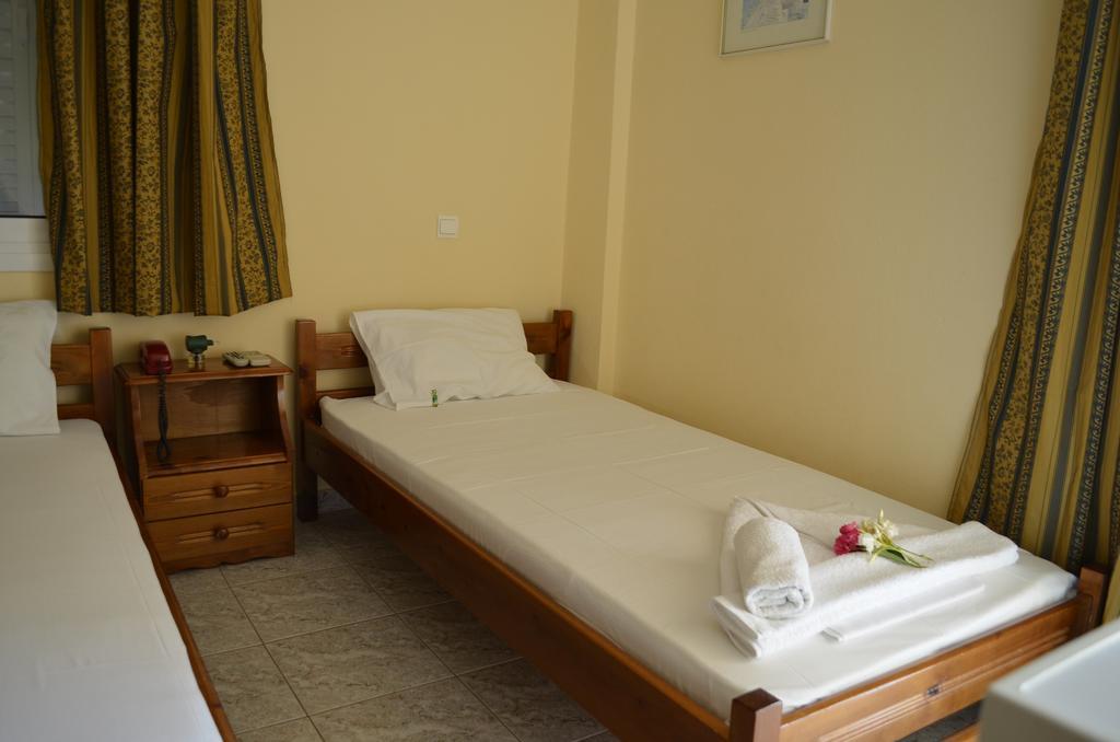 Hotel Loula Rooms And Apartments Kamena Vourla Bagian luar foto