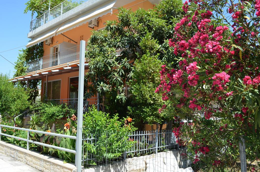 Hotel Loula Rooms And Apartments Kamena Vourla Bagian luar foto