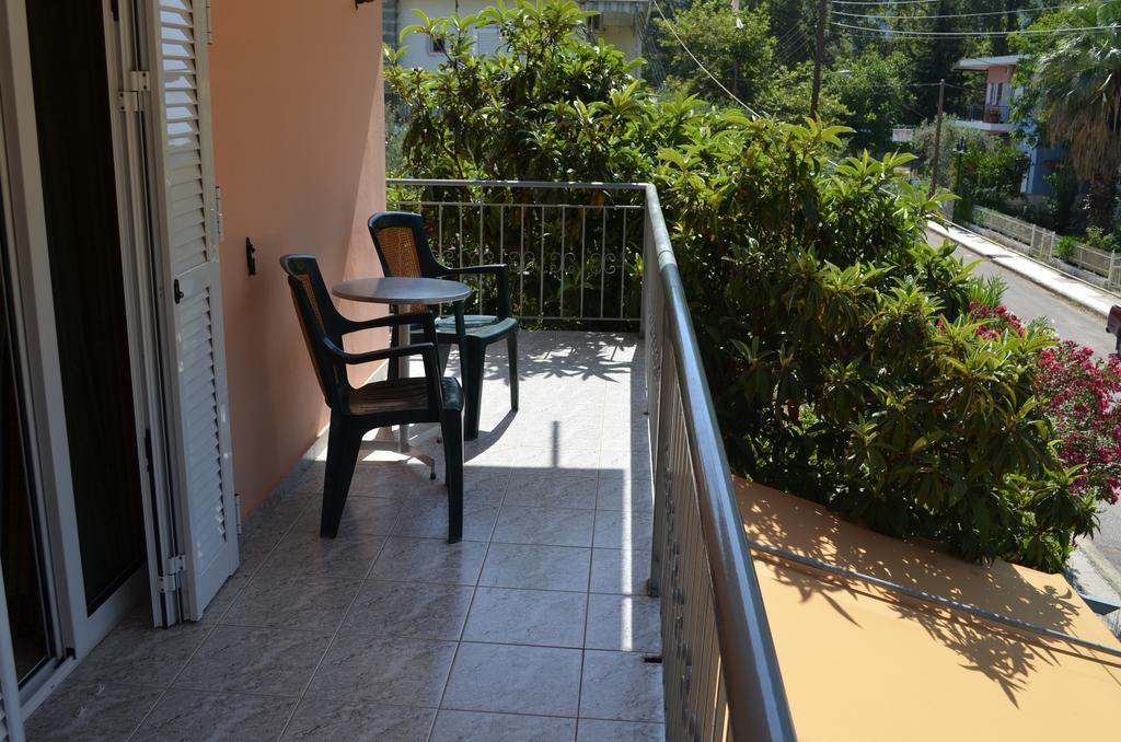 Hotel Loula Rooms And Apartments Kamena Vourla Ruang foto
